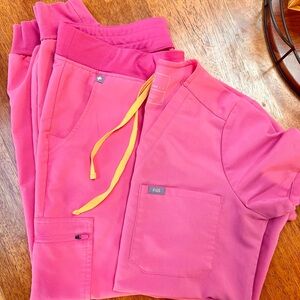 Figs set in Neon Pink